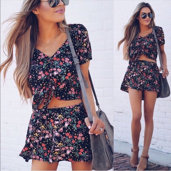 Black Floral Print Shorts - Picture 3 of 6